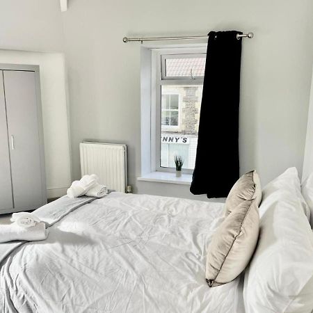 Cozy Home Afan Valley Mountain Retreat - Sleeps -8 Glyncorrwg Bagian luar foto