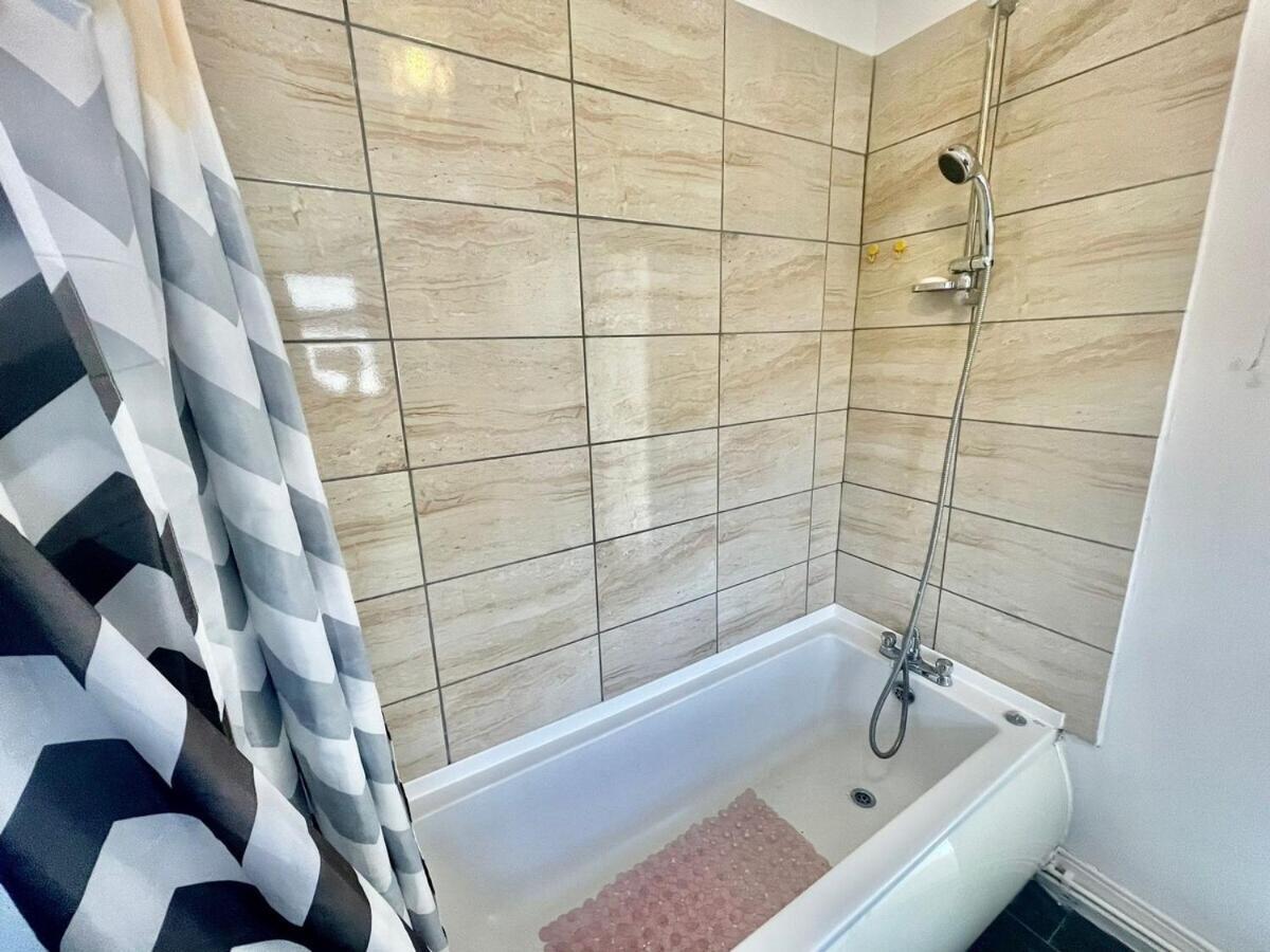 Cozy Home Afan Valley Mountain Retreat - Sleeps -8 Glyncorrwg Bagian luar foto