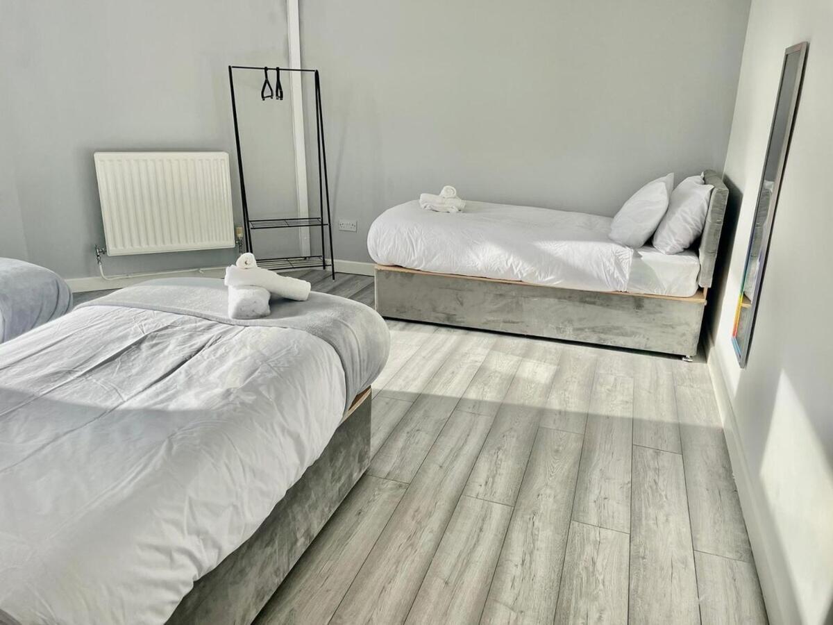 Cozy Home Afan Valley Mountain Retreat - Sleeps -8 Glyncorrwg Bagian luar foto