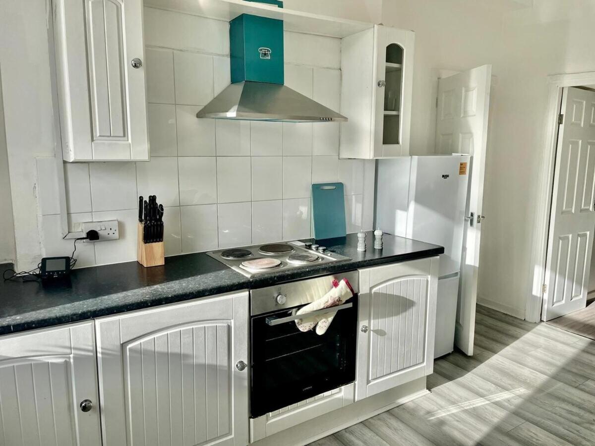 Cozy Home Afan Valley Mountain Retreat - Sleeps -8 Glyncorrwg Bagian luar foto