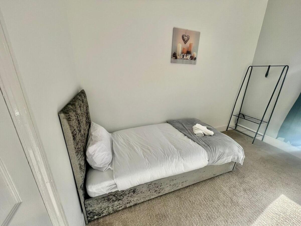 Cozy Home Afan Valley Mountain Retreat - Sleeps -8 Glyncorrwg Bagian luar foto