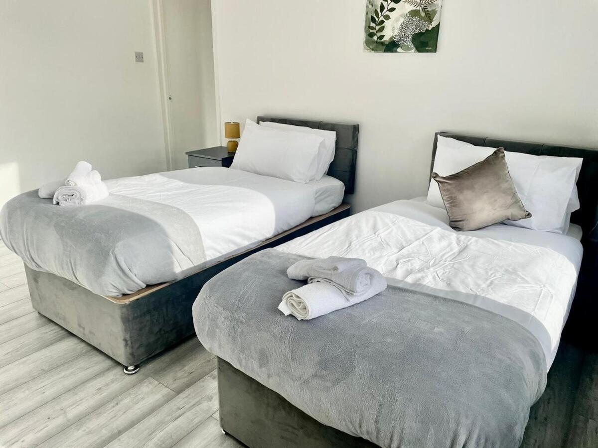 Cozy Home Afan Valley Mountain Retreat - Sleeps -8 Glyncorrwg Bagian luar foto