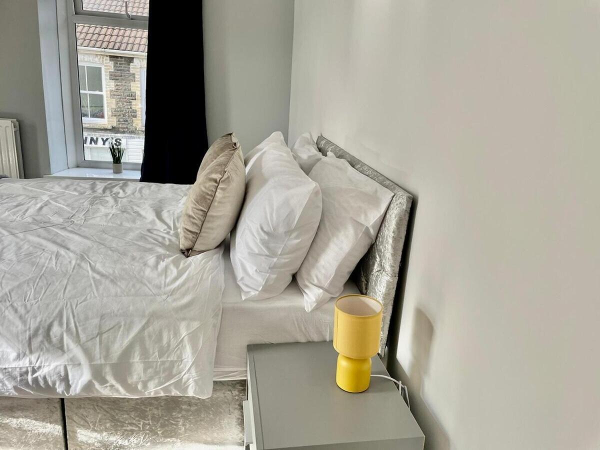 Cozy Home Afan Valley Mountain Retreat - Sleeps -8 Glyncorrwg Bagian luar foto